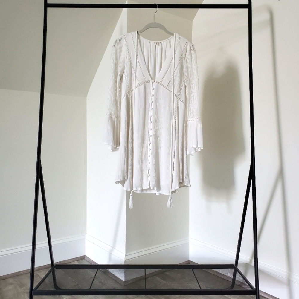 En Crème (Bloomingdale's) White Lace Mini (Bridal Party)